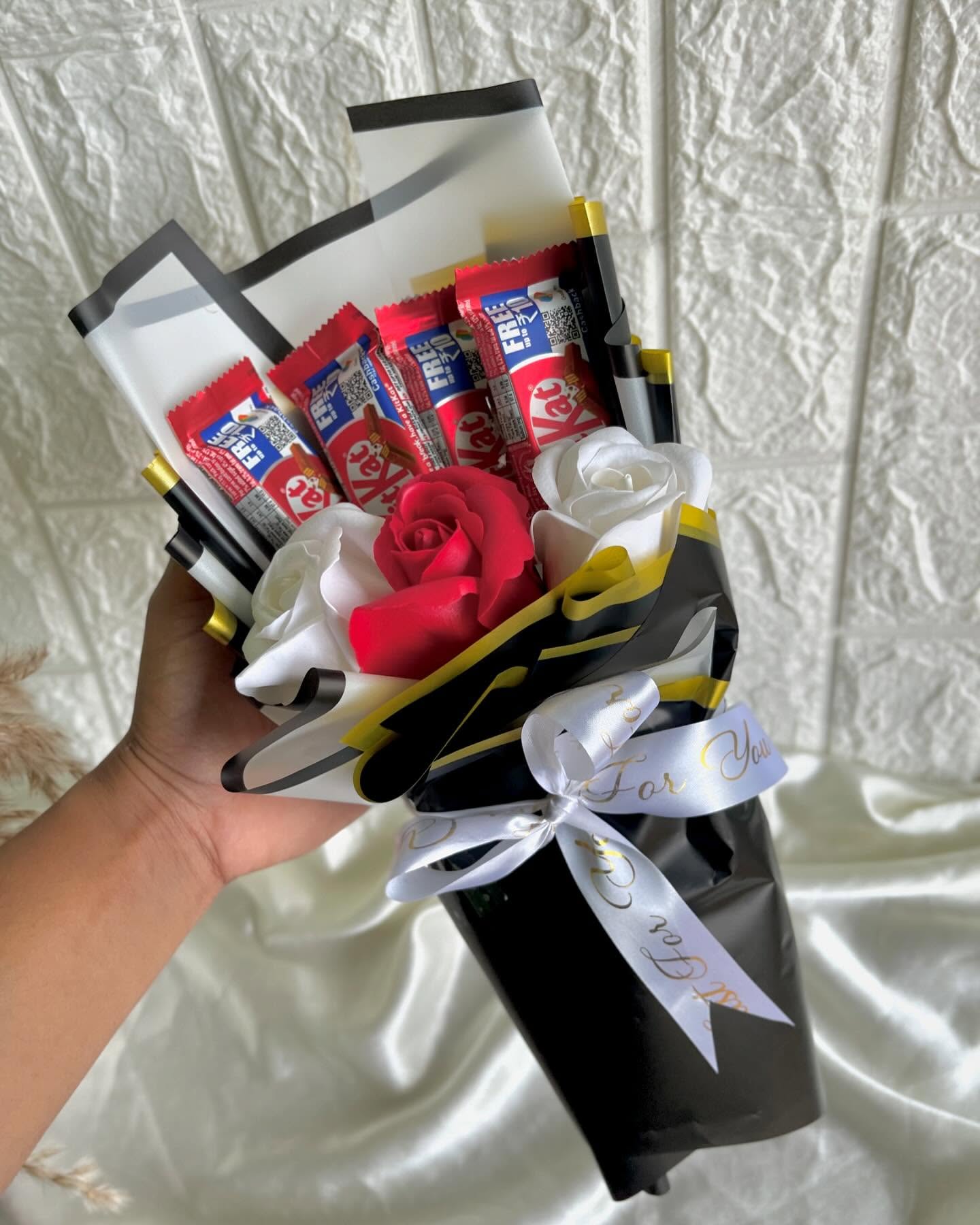 KitKat & Rose Chocolate Bouquet
