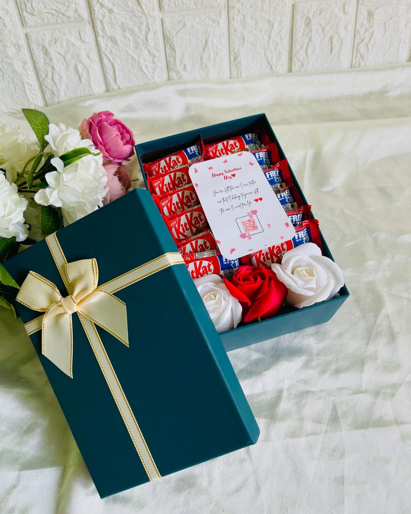 KitKat & Rose Valentine's Gift Box