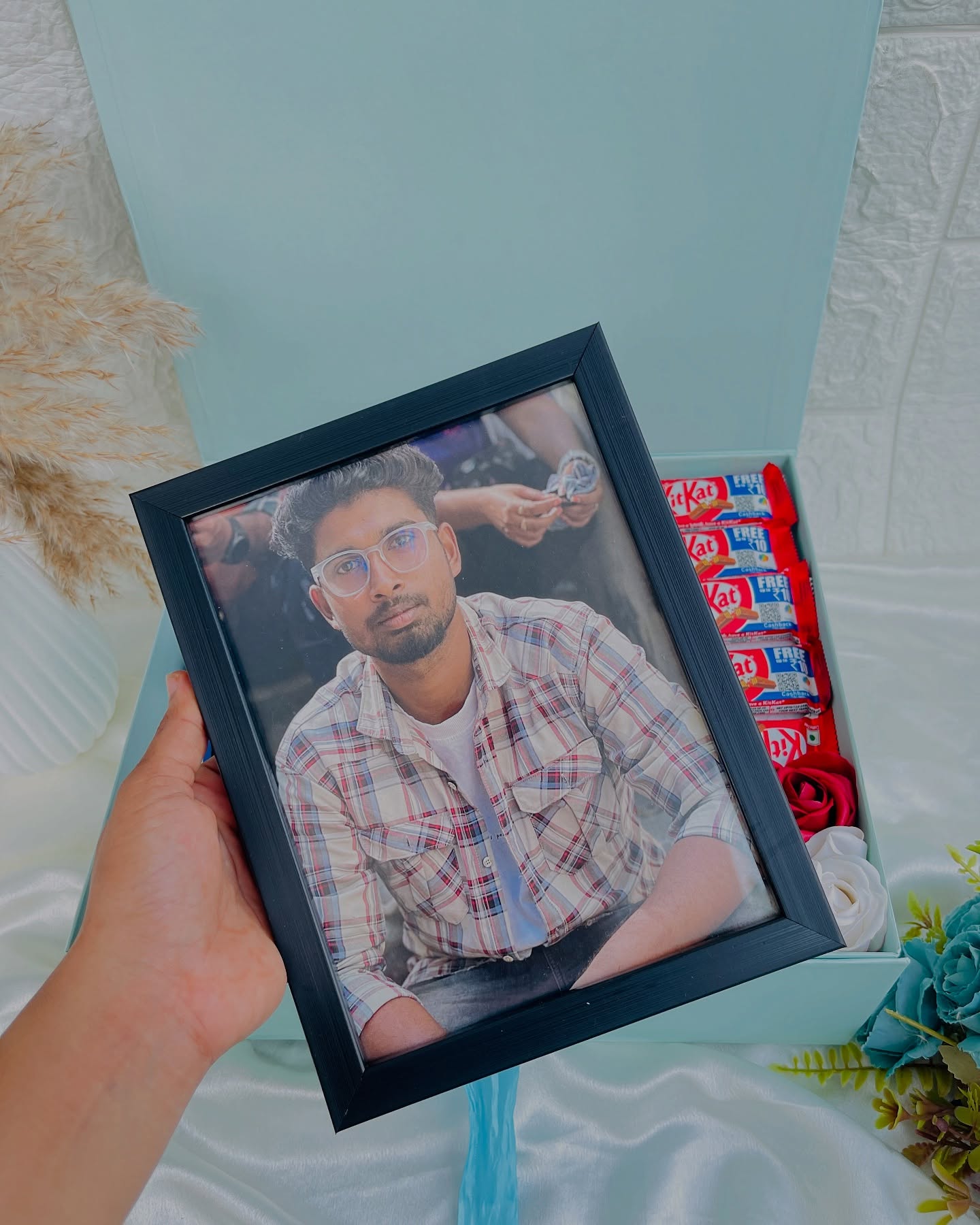 Personalized Photo Frame & KitKat Gift Box