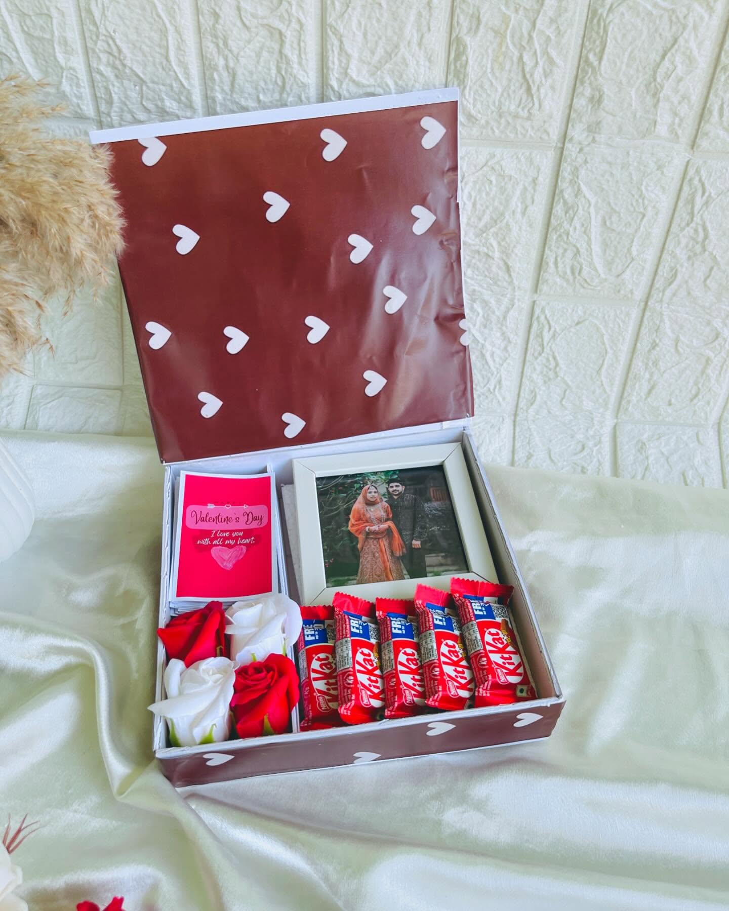 Rose, Frame & KitKat Love Box