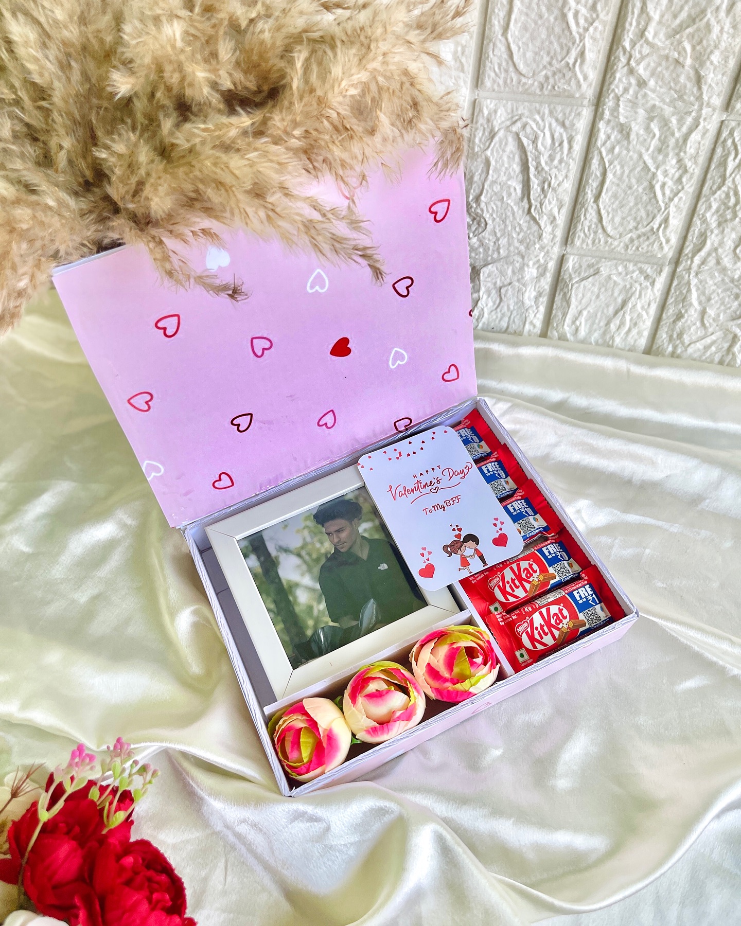 Valentine's KitKat & Rose Treat Box